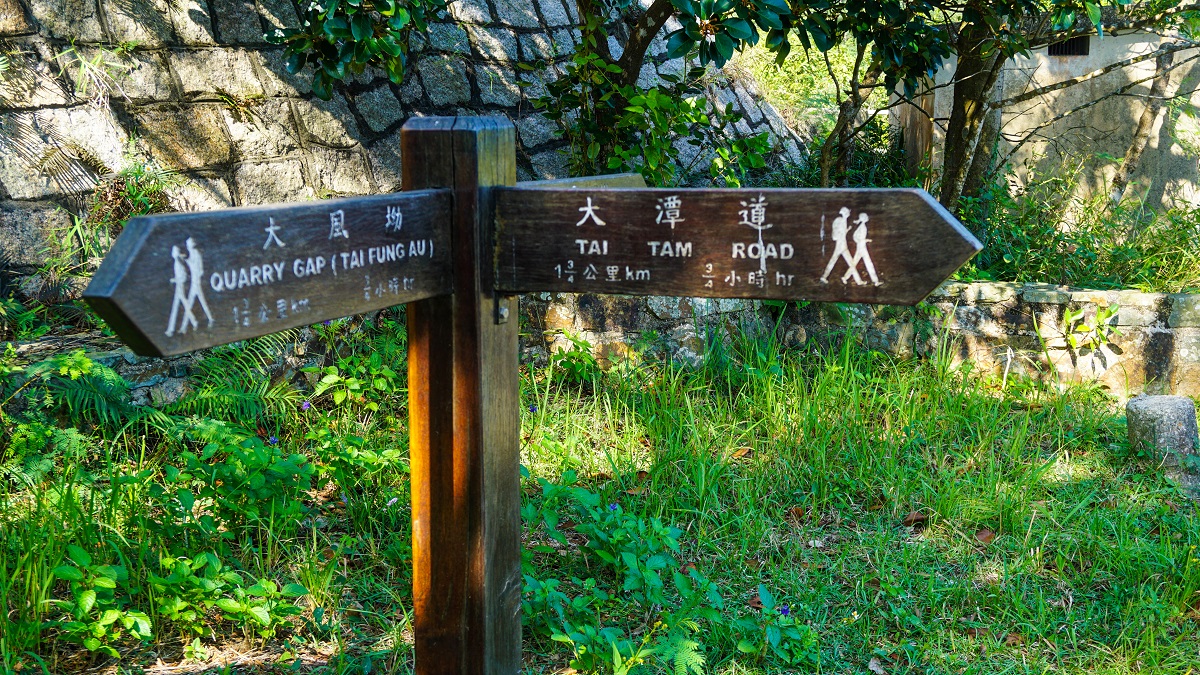 Hong Kong Trail Section 6 Sign Post