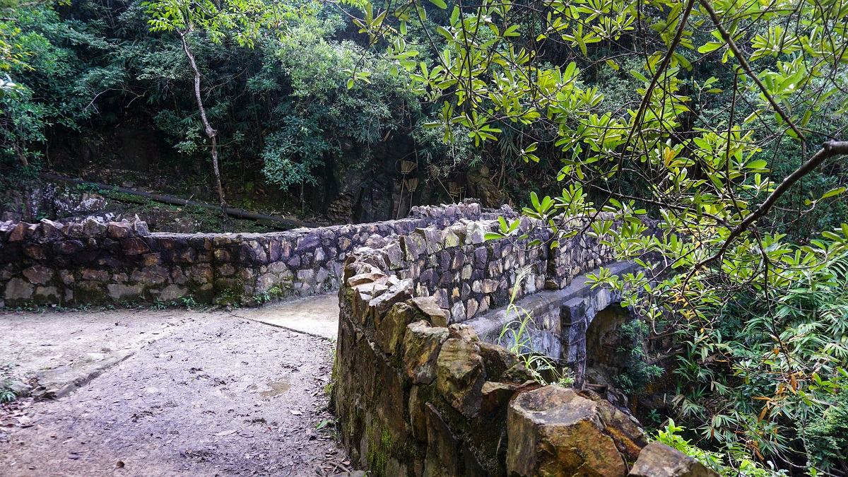 English-style bridge along the trail
