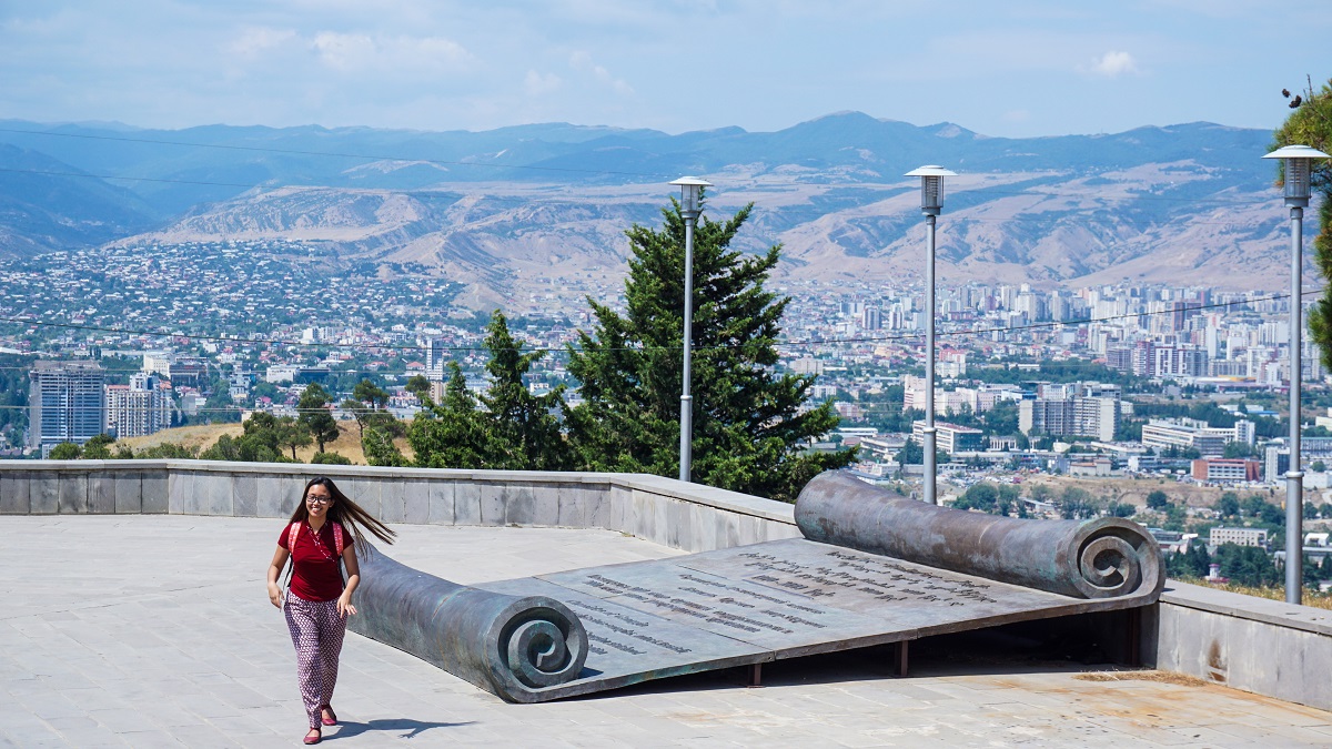Chronicles of Georgia sculpture scroll