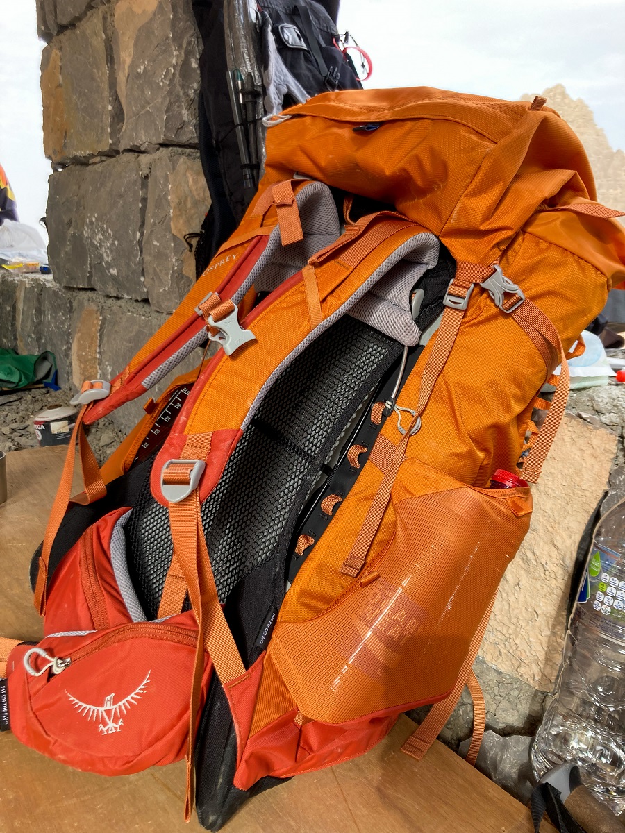 Osprey's AirSpeed™ ventilated trampoline suspended mesh backpanel in Ace 50