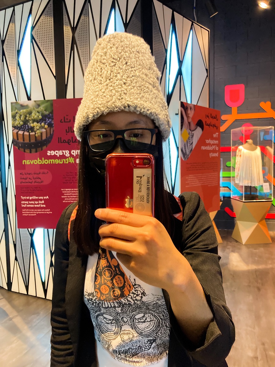 Moldova Pavilion - selfie wearing the hat