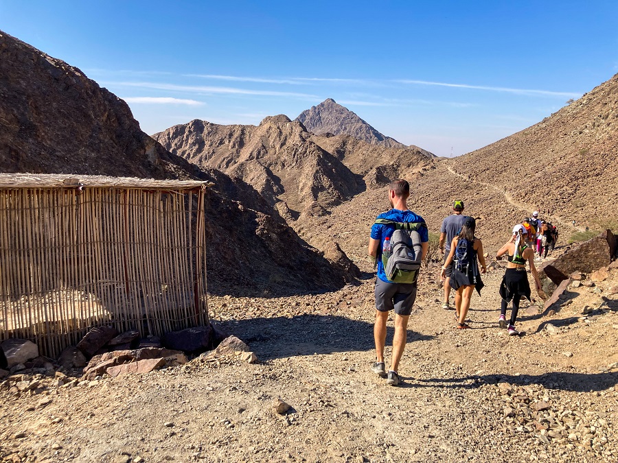 Wadi Shawka trail back to the Dam