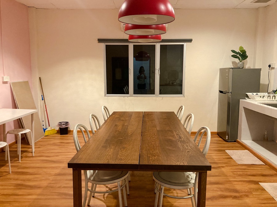Kitchen and Dining Area of BK Hostel in Bandar Seri Begawan, Brunei 