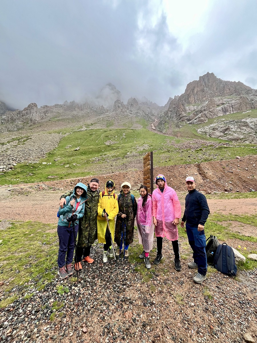 Meeting the Kazakhs hikers during my solo travel in Kazakhstan