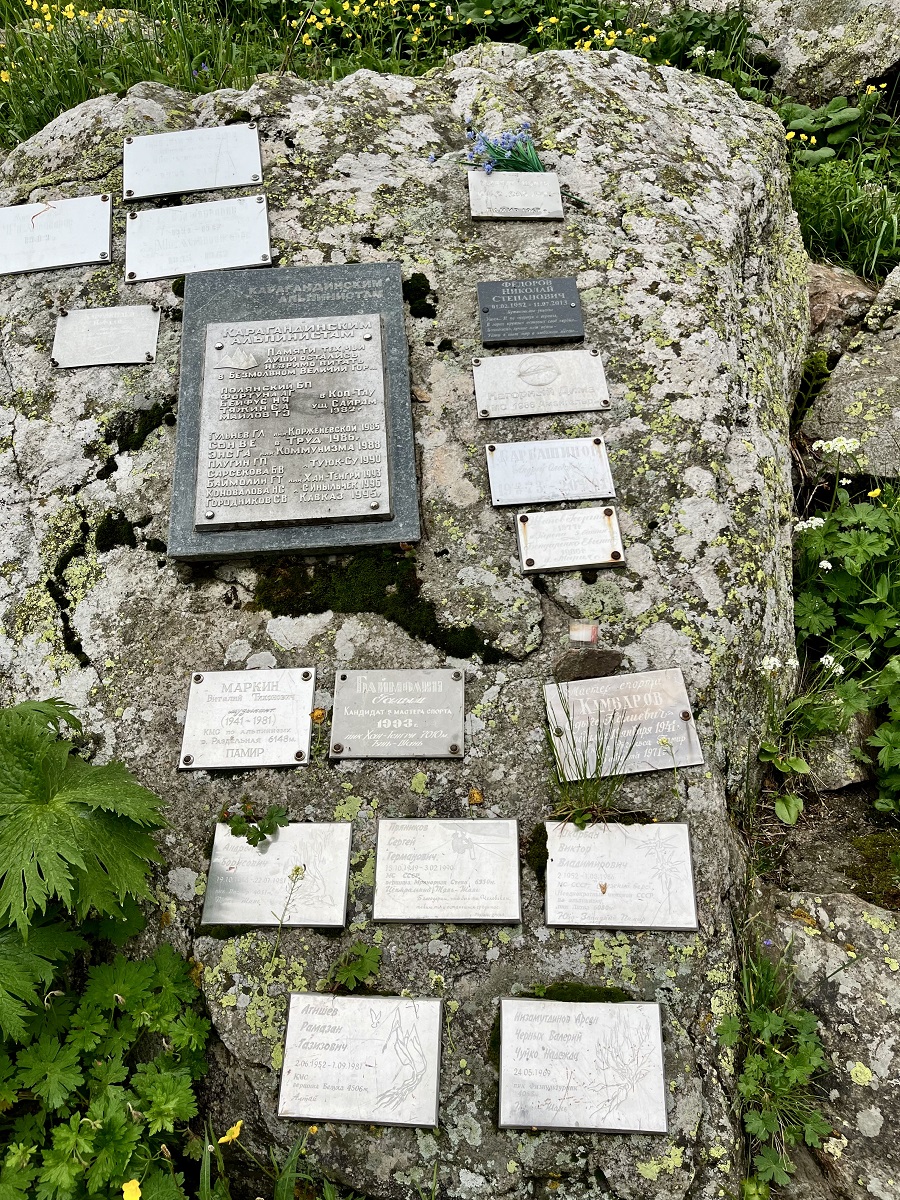 Plaque of names of the fallen mountaineers  