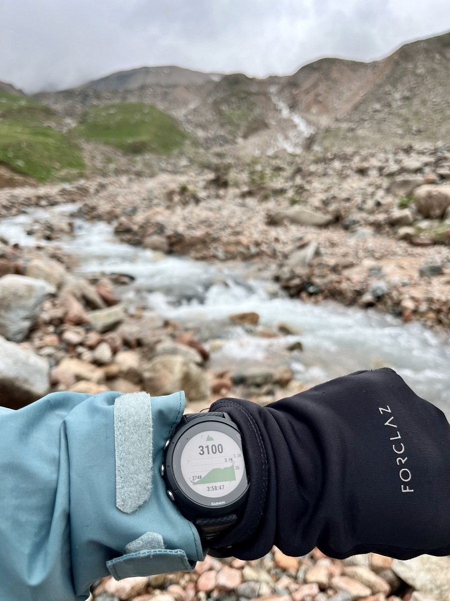 Garmin Watch at 3100 MASL with Kishi Almaty River at the background