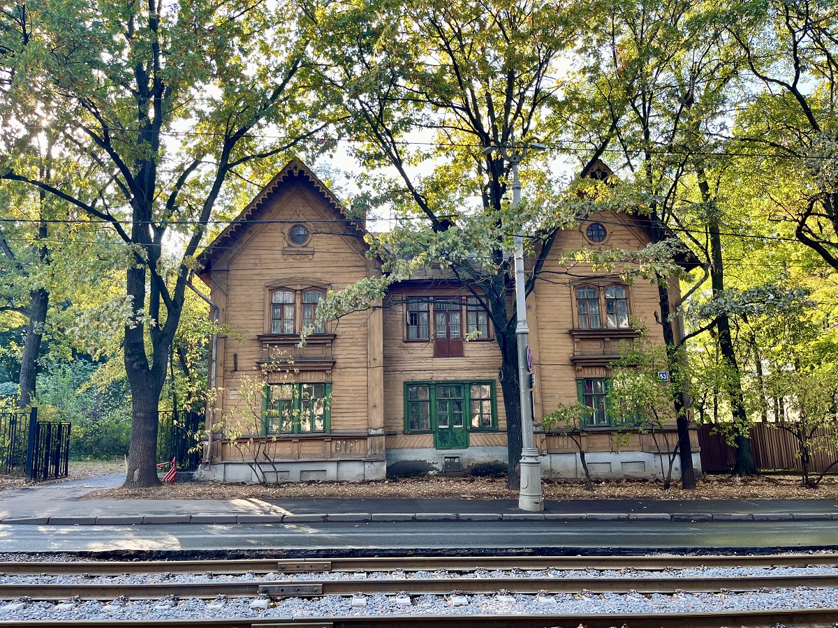 A traditional wooden house in Timiryazevskaya during my travel in Russia