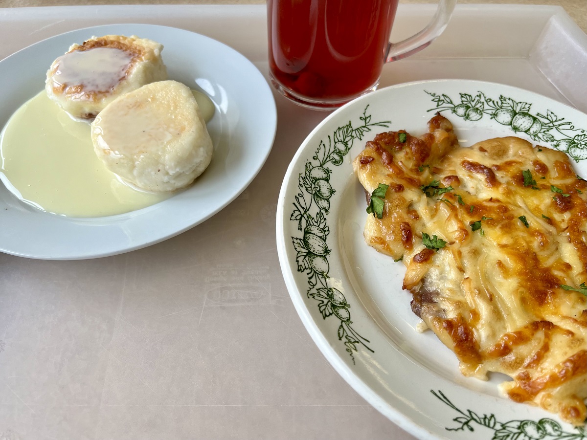 Oladyi (оладьи) as tried in a Stalovaya (столовая) in Dolgoprudny, Russia 