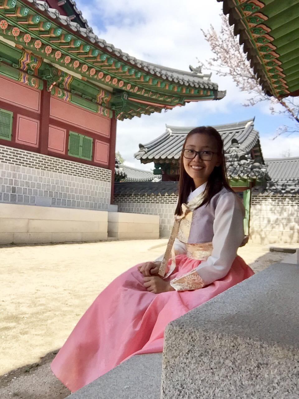 Wearing a hanbok in Seoul, South Korea as a rookie solo traveler in 2018 