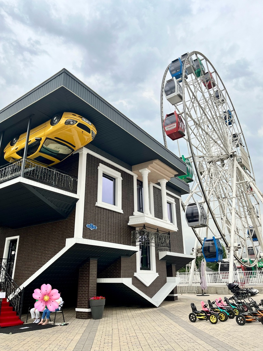 Upside Down House & Ferris Wheel in Kok Tobe Hill
