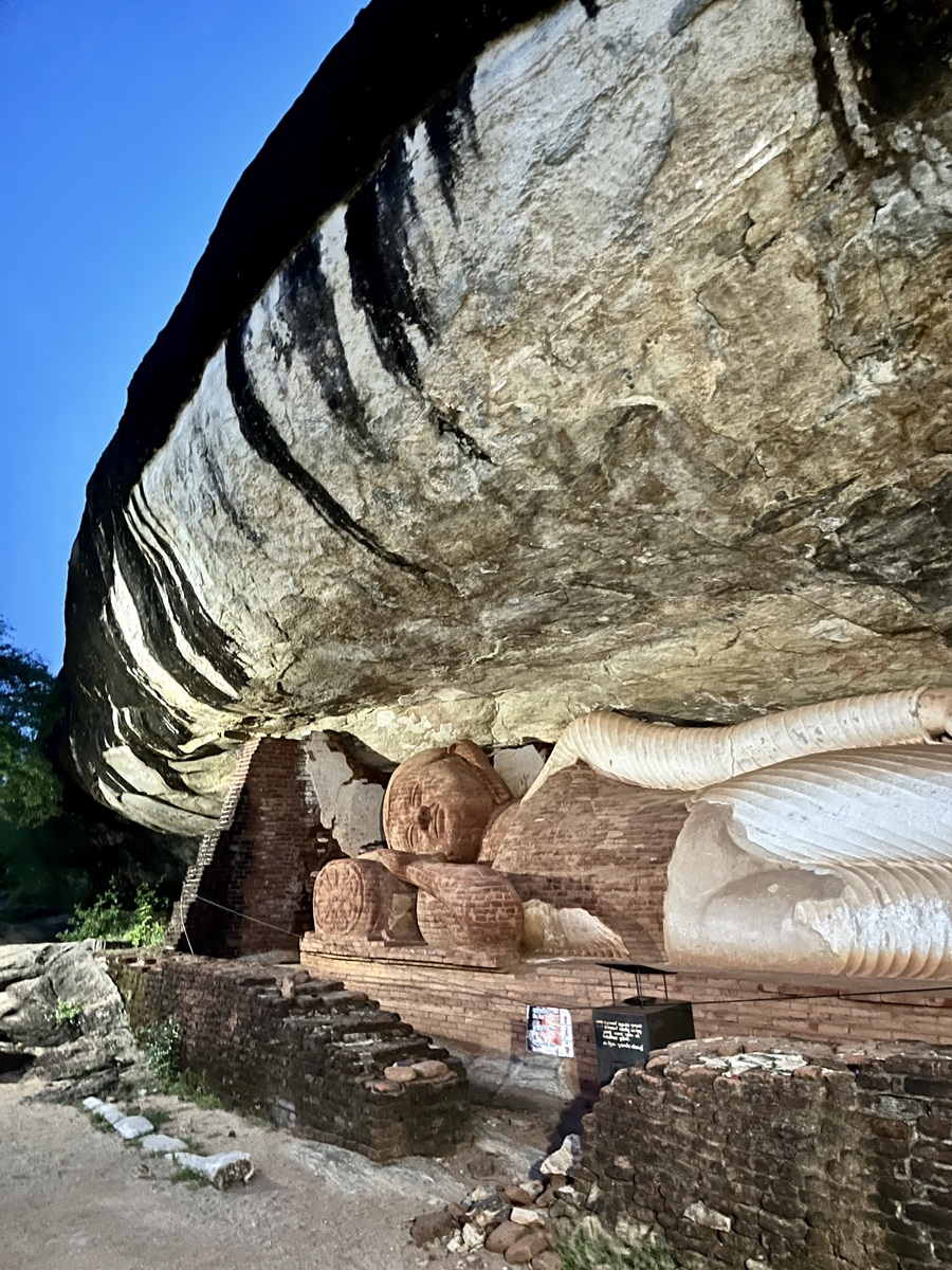 Reclining Buddha in Pidurangala Rock