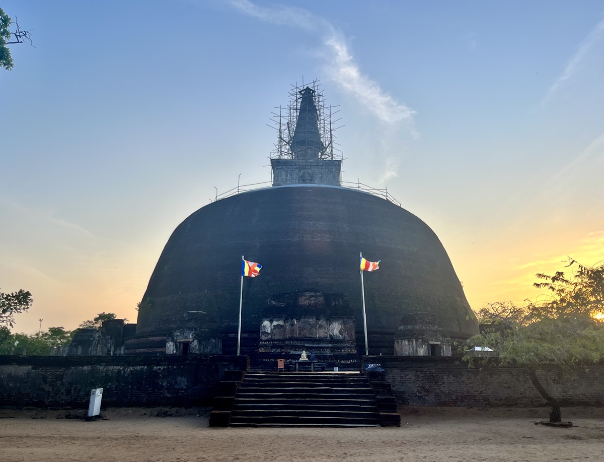 Rankoth Vehera, one of the largest stupas in Sri Lanka.